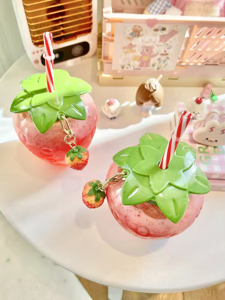 Cute Disposable Strawberry Shaped Plastic Drinking Water Bottle Cup With Lid& Straw for Party Decoration Supplies